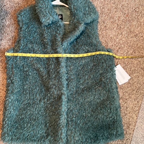 UGG Tammie warm fuzzy vest NWOT - Picture 6 of 14